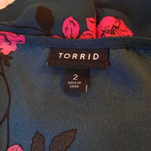 Torrid Women's Blouse Blue Pink Floral Short Flutter Sleeve V Neck Plus 2X New - Picture 5 of 6